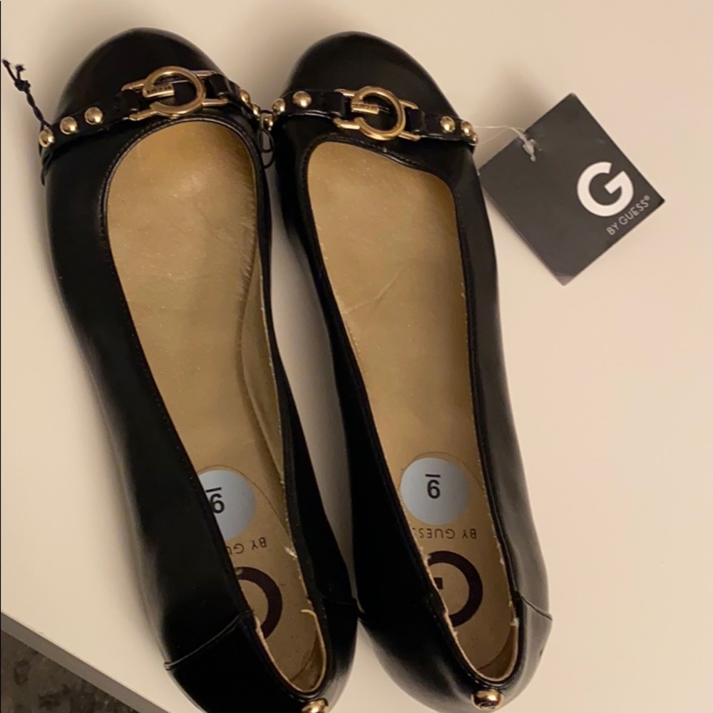 Guess flats